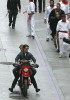 Nom du fichier=onaredmotorcycletomcruise28nov_02.jpg
Taille du fichier=84Ko
Dimensions : 420x594
Ajouté le : 03 Décembre 2009 onaredmotorcycletomcruise28nov_02.jpg