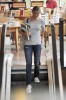 Nom du fichier=buyingbooksatBarnesandNoble_06.jpg
Taille du fichier=528Ko
Dimensions : 1131x1700
Ajouté le : 27 Août 2010 buyingbooksatBarnesandNoble_06.jpg